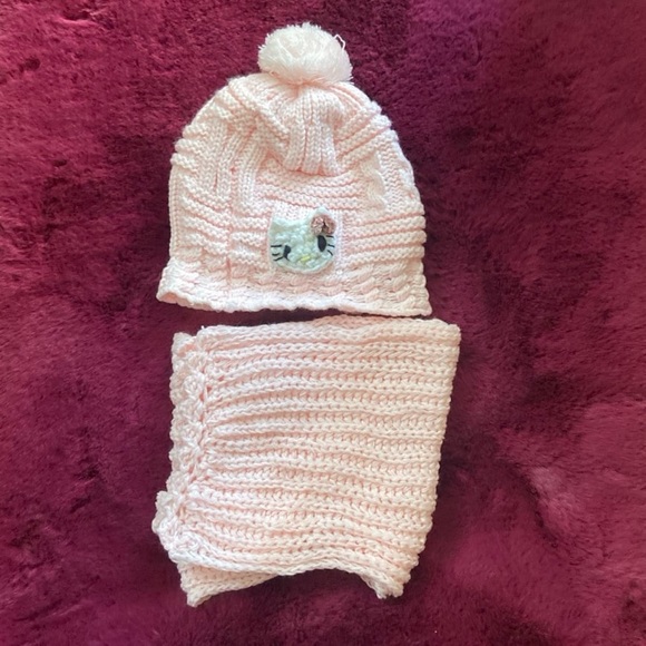 Crochet .Hello kitty scarf and hat set.
Child 3-5 year - Picture 2 of 10